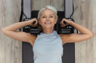Kvinna på gym